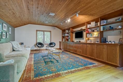 5 Apgar Way Tewksbury NJ 08833