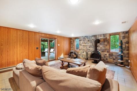 5 Apgar Way Tewksbury NJ 08833