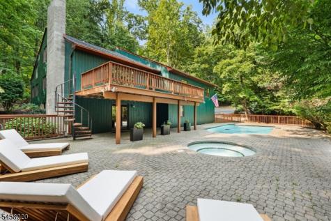 5 Apgar Way Tewksbury NJ 08833