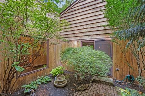 5 Apgar Way Tewksbury NJ 08833