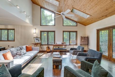 5 Apgar Way Tewksbury NJ 08833