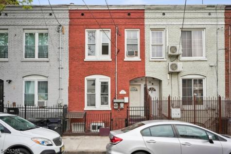 124 Highland Avenue Newark NJ 07104
