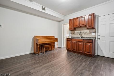 124 Highland Avenue Newark NJ 07104