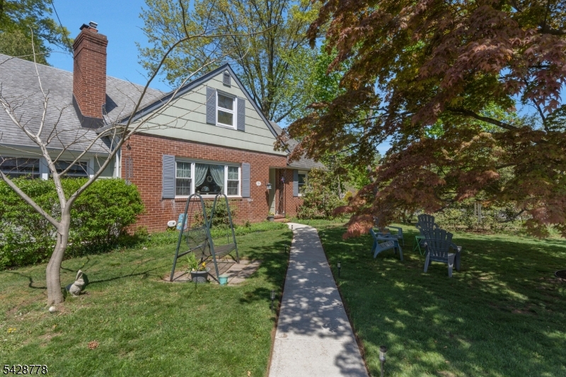 246 4TH Street Dunellen NJ 08812
