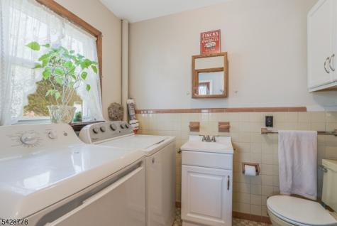 246 4TH Street Dunellen NJ 08812