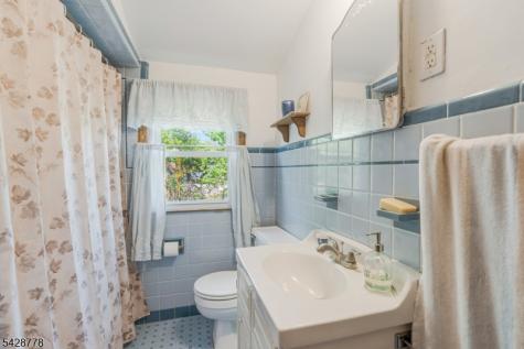 246 4TH Street Dunellen NJ 08812