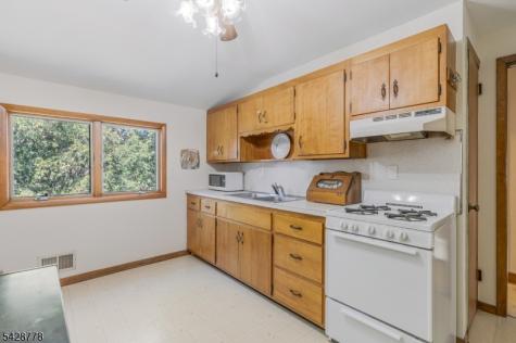 246 4TH Street Dunellen NJ 08812
