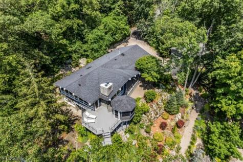 29 Air Castle Isle Hopatcong NJ 07821