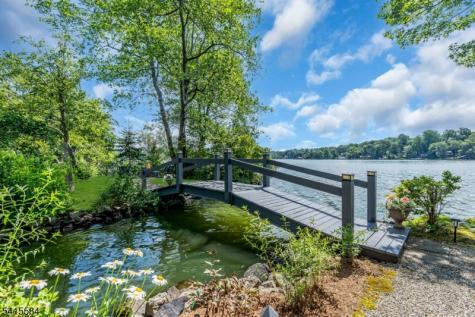 29 Air Castle Isle Hopatcong NJ 07821