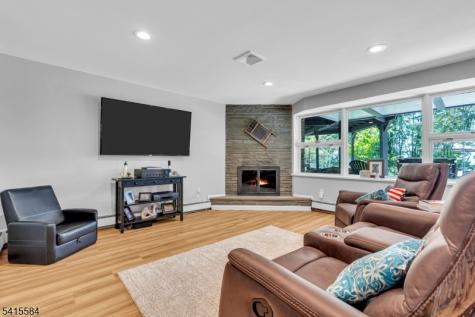 29 Air Castle Isle Hopatcong NJ 07821
