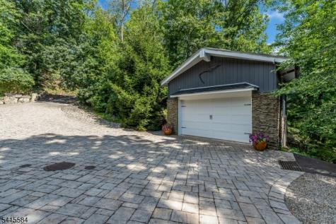 29 Air Castle Isle Hopatcong NJ 07821