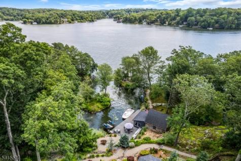 29 Air Castle Isle Hopatcong NJ 07821