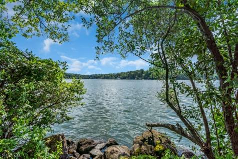 29 Air Castle Isle Hopatcong NJ 07821