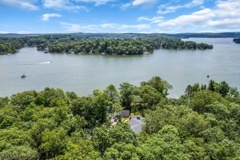 29 Air Castle Isle Hopatcong NJ 07821