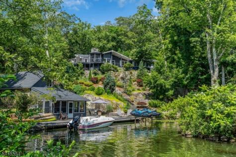 29 Air Castle Isle Hopatcong NJ 07821