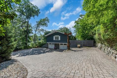 29 Air Castle Isle Hopatcong NJ 07821