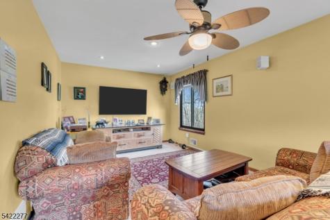 48 Blossom Road Hampton NJ 08827