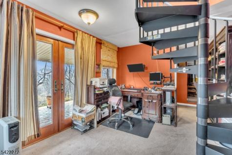 48 Blossom Road Hampton NJ 08827