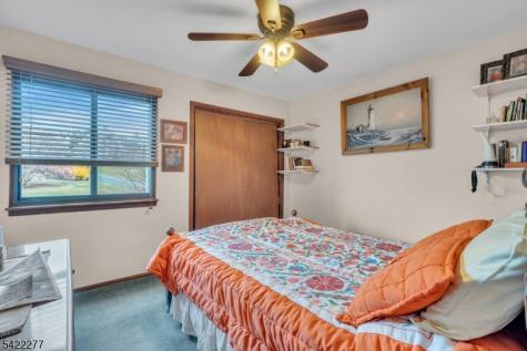 48 Blossom Road Hampton NJ 08827
