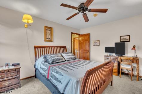 48 Blossom Road Hampton NJ 08827