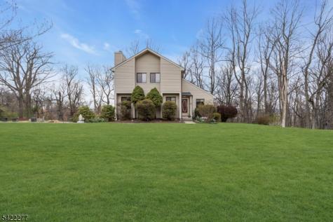 48 Blossom Road Hampton NJ 08827