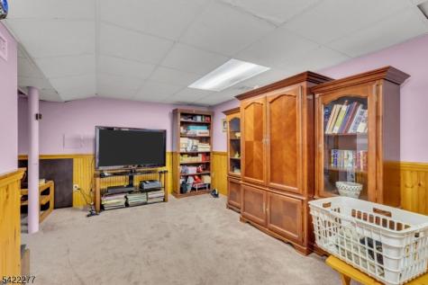 48 Blossom Road Hampton NJ 08827