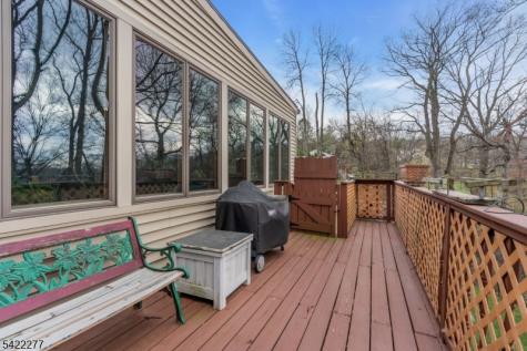 48 Blossom Road Hampton NJ 08827