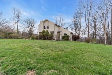 48 Blossom Road Hampton NJ 08827