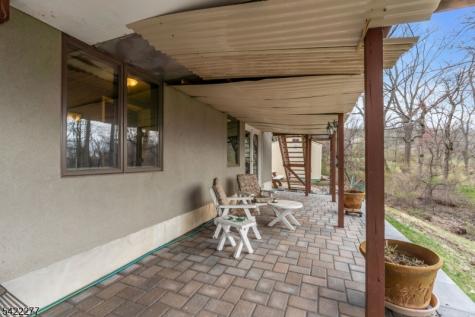 48 Blossom Road Hampton NJ 08827