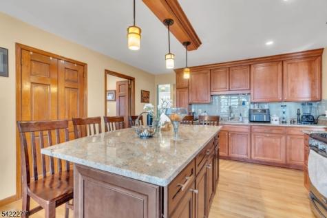 48 Blossom Road Hampton NJ 08827