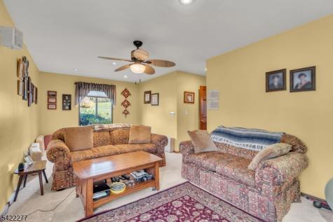 48 Blossom Road Hampton NJ 08827