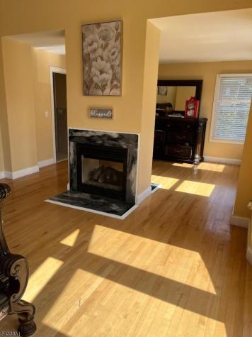 19 Violet Trail Lafayette NJ 07848
