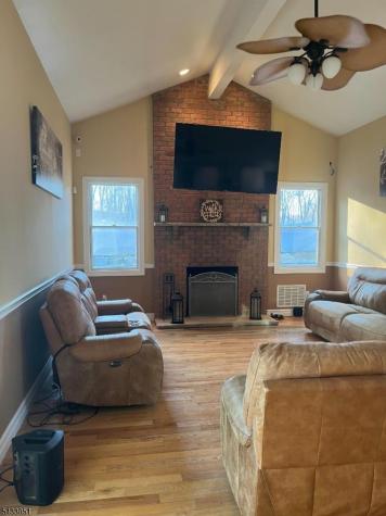 19 Violet Trail Lafayette NJ 07848