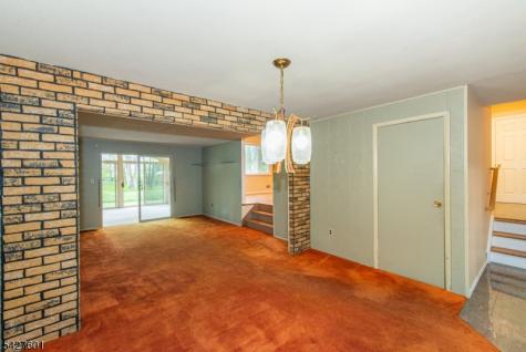 16 E Circuit Drive Roxbury NJ 07876