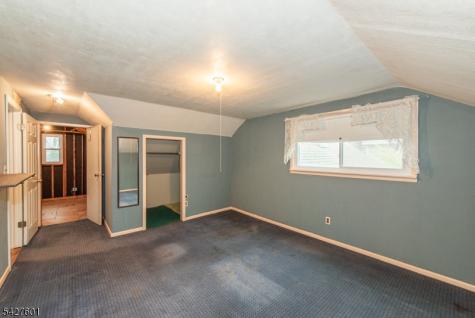 16 E Circuit Drive Roxbury NJ 07876