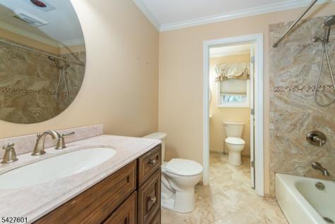 16 E Circuit Drive Roxbury NJ 07876