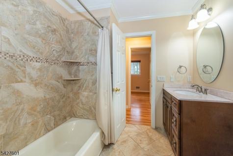 16 E Circuit Drive Roxbury NJ 07876