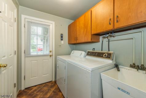 16 E Circuit Drive Roxbury NJ 07876