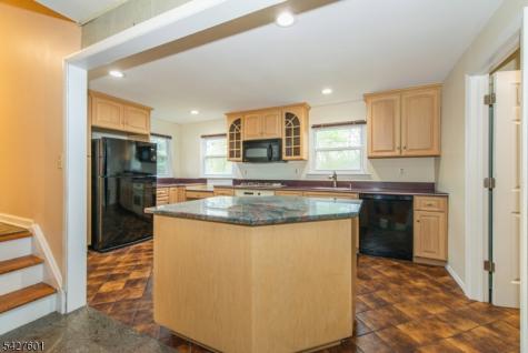 16 E Circuit Drive Roxbury NJ 07876