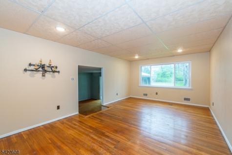 16 E Circuit Drive Roxbury NJ 07876