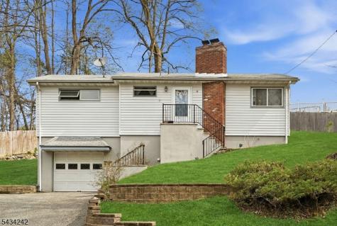 10 De Lazier Place Bloomingdale NJ 07403