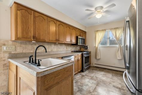 10 De Lazier Place Bloomingdale NJ 07403