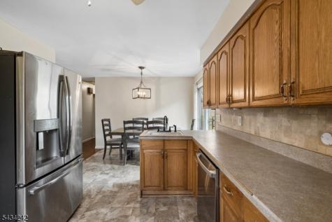 10 De Lazier Place Bloomingdale NJ 07403