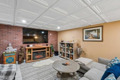 10 De Lazier Place Bloomingdale NJ 07403