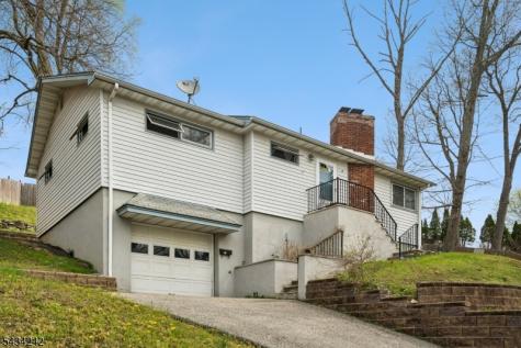 10 De Lazier Place Bloomingdale NJ 07403