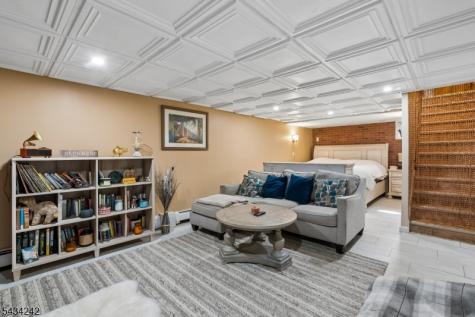 10 De Lazier Place Bloomingdale NJ 07403
