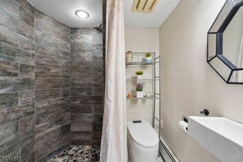 10 De Lazier Place Bloomingdale NJ 07403
