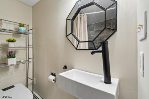 10 De Lazier Place Bloomingdale NJ 07403