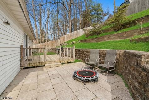 10 De Lazier Place Bloomingdale NJ 07403