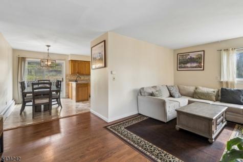10 De Lazier Place Bloomingdale NJ 07403